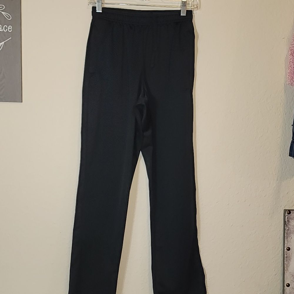 Champion, Black Performance, 2 side pockets, adjustable tie waist.